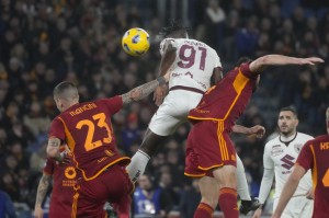 转会期体能课后，罗马完成体检备战意甲，压力陡增，团队化学反应显著(球探意甲转会)